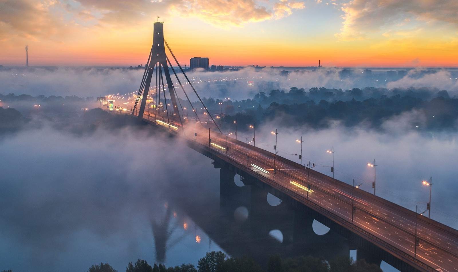 Markets up with talks between Kiev and Moscow and the fall of Oil prices