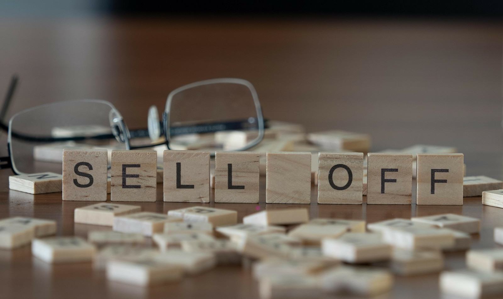 Worldwide sell-off intensifies